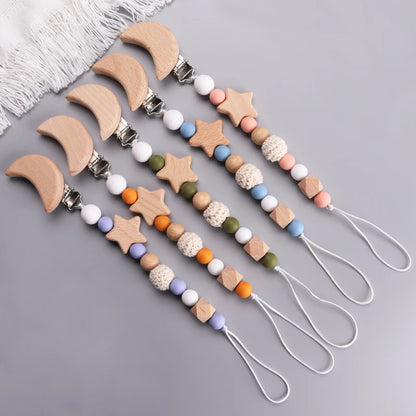 Houten speenkoord met gehaakte kralen & maanclip – handgemaakt & veilig – baby bijtspeeltje