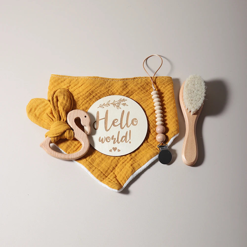 Baby giftset met bijtring, speenkoord, slab, houten cirkel & borstel - kraamcadeau in geschenkdoos