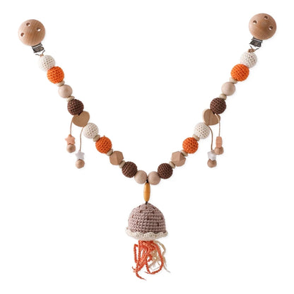 Houten baby gym of kinderwagen hanger – gehaakte dieren & kralen