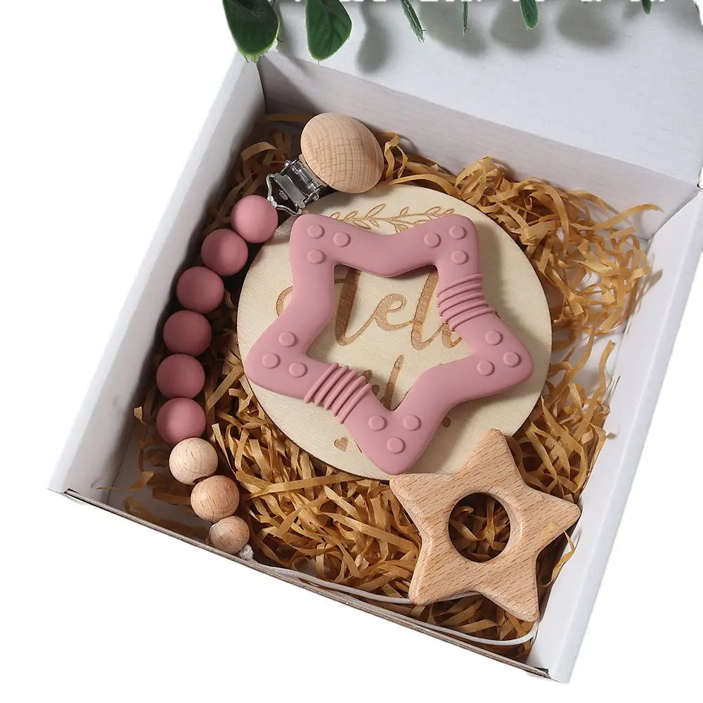 Baby giftset – bijtring, speenkoord & mijlpaalkaart – kraamcadeau in geschenkdoos