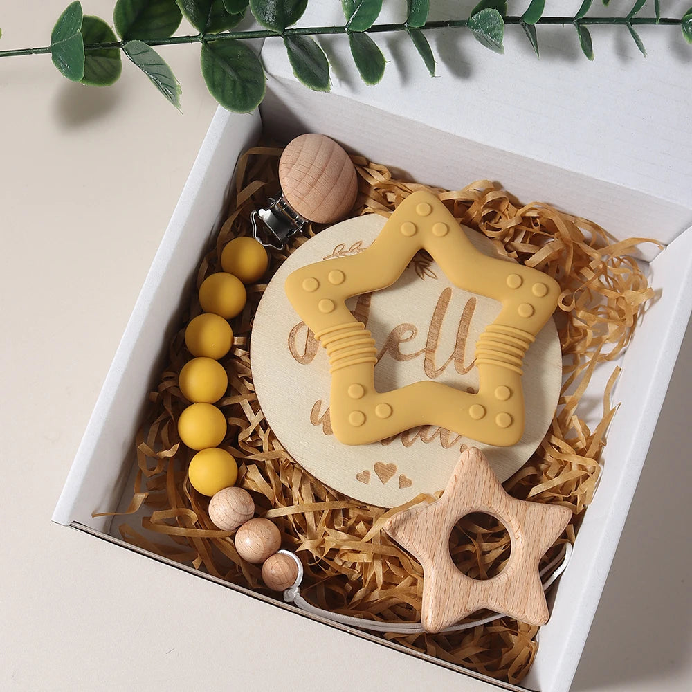 Baby giftset – bijtring, speenkoord & mijlpaalkaart – kraamcadeau in geschenkdoos