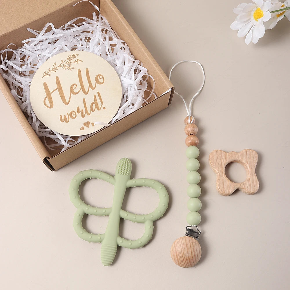 Baby giftset – vlinder bijtring, speenkoord & mijlpaalkaart – kraamcadeau in geschenkdoos