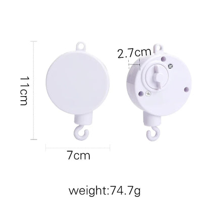 Houten mobiel – met konijntjes & speelse figuurtjes – voor babybed of commode