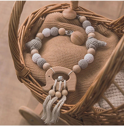 Kinderwagenketting met gehaakte kralen – houten rammelaar & bijtspeeltje voor speelgym & wieg