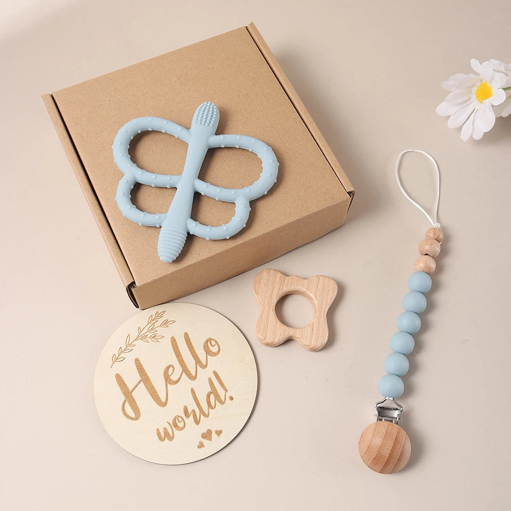 Baby giftset – vlinder bijtring, speenkoord & mijlpaalkaart – kraamcadeau in geschenkdoos